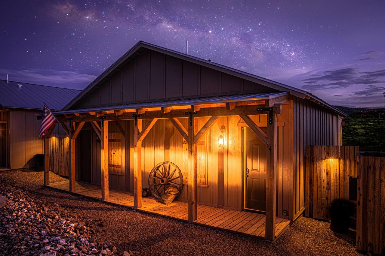 -Pet Friendly- Miners Cabin #5 -Two Double Beds - Private Balcony Tombstone Dış mekan fotoğraf