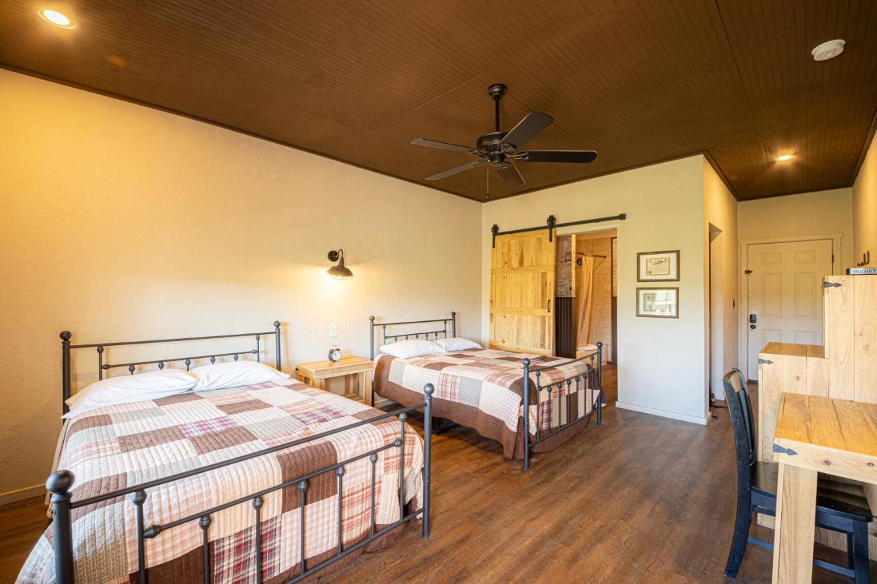 -Pet Friendly- Miners Cabin #5 -Two Double Beds - Private Balcony Tombstone Dış mekan fotoğraf