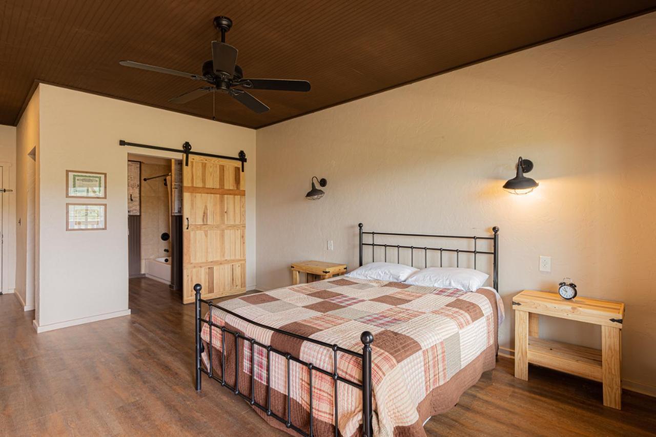 -Pet Friendly- Miners Cabin #5 -Two Double Beds - Private Balcony Tombstone Dış mekan fotoğraf