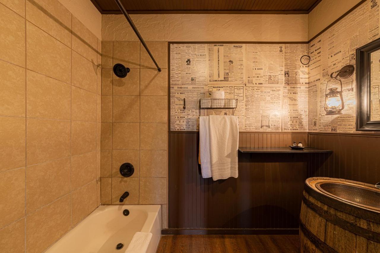 -Pet Friendly- Miners Cabin #5 -Two Double Beds - Private Balcony Tombstone Dış mekan fotoğraf