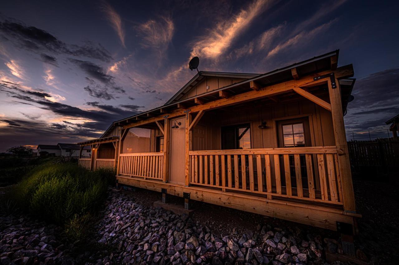 -Pet Friendly- Miners Cabin #5 -Two Double Beds - Private Balcony Tombstone Dış mekan fotoğraf