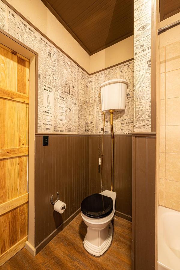 -Pet Friendly- Miners Cabin #5 -Two Double Beds - Private Balcony Tombstone Dış mekan fotoğraf