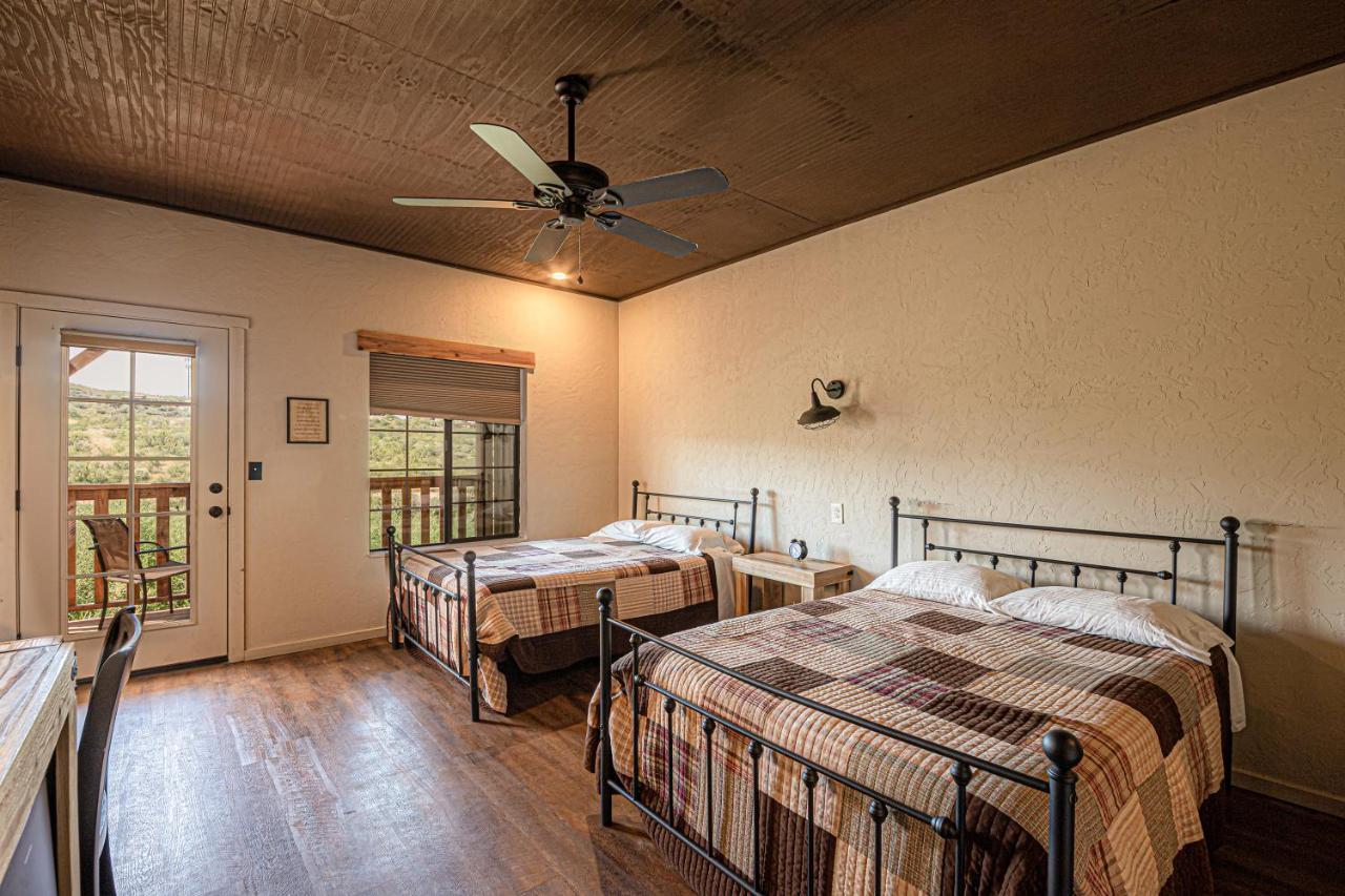 -Pet Friendly- Miners Cabin #5 -Two Double Beds - Private Balcony Tombstone Dış mekan fotoğraf