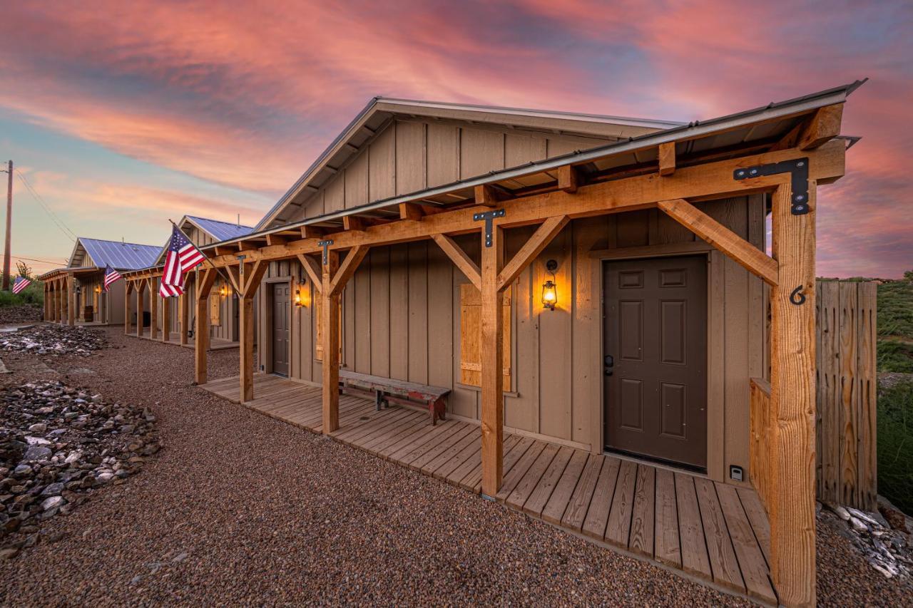 -Pet Friendly- Miners Cabin #5 -Two Double Beds - Private Balcony Tombstone Dış mekan fotoğraf