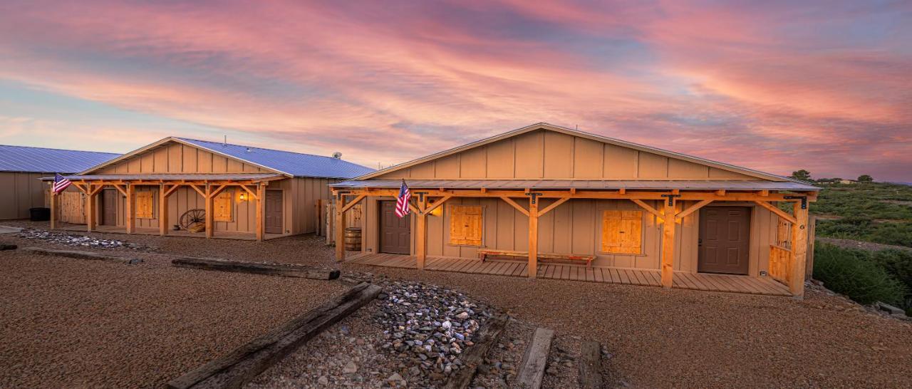 -Pet Friendly- Miners Cabin #5 -Two Double Beds - Private Balcony Tombstone Dış mekan fotoğraf