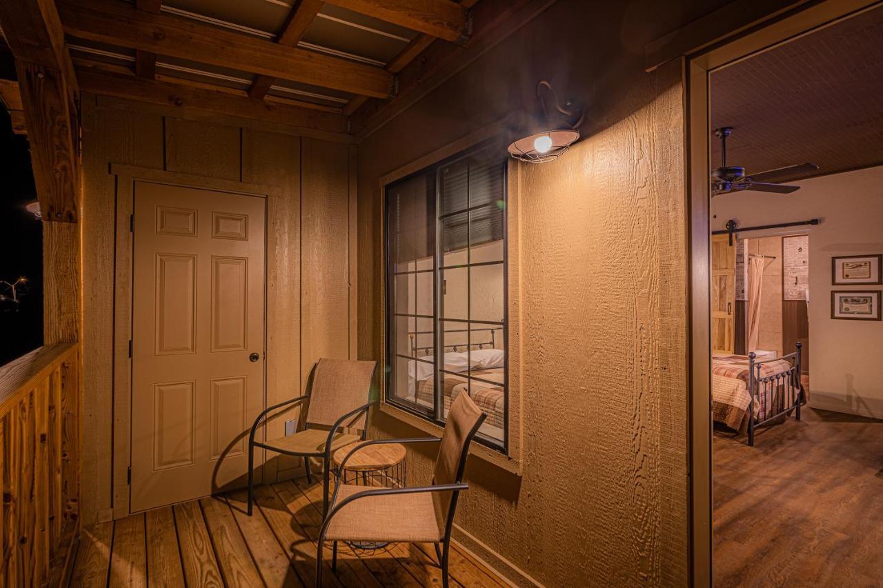 -Pet Friendly- Miners Cabin #5 -Two Double Beds - Private Balcony Tombstone Dış mekan fotoğraf