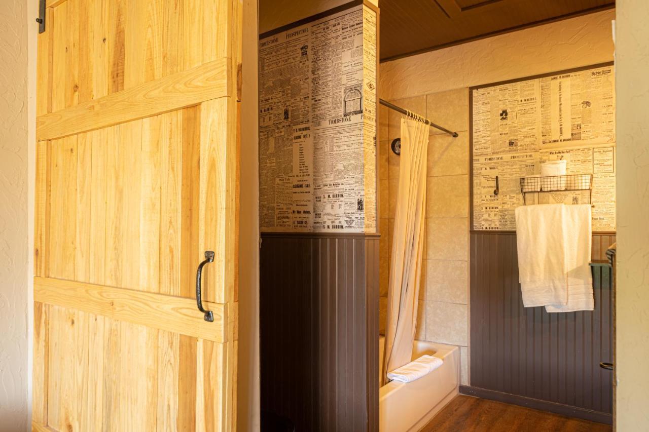 -Pet Friendly- Miners Cabin #5 -Two Double Beds - Private Balcony Tombstone Dış mekan fotoğraf