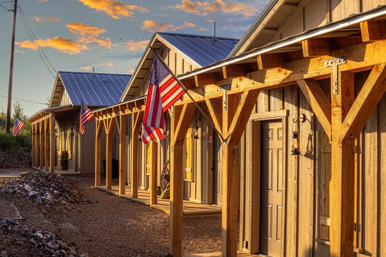-Pet Friendly- Miners Cabin #5 -Two Double Beds - Private Balcony Tombstone Dış mekan fotoğraf