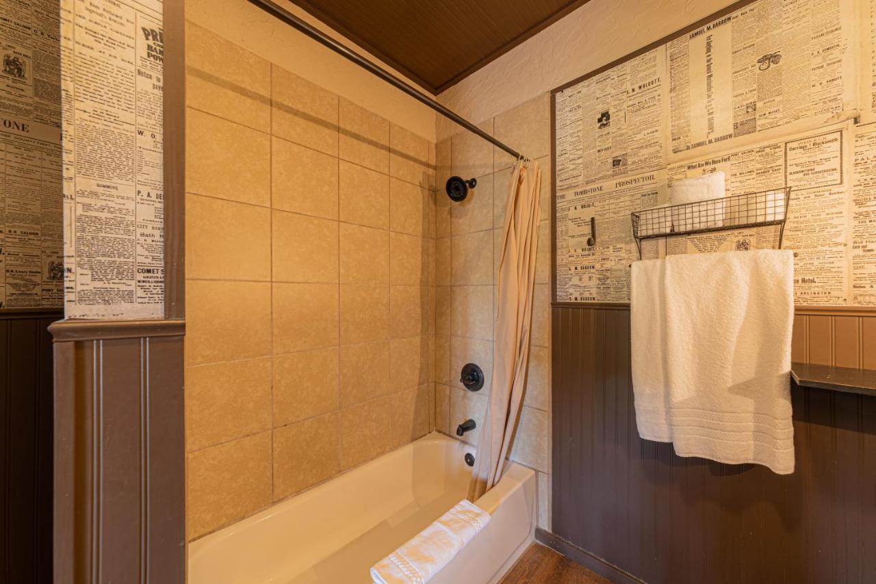 -Pet Friendly- Miners Cabin #5 -Two Double Beds - Private Balcony Tombstone Dış mekan fotoğraf