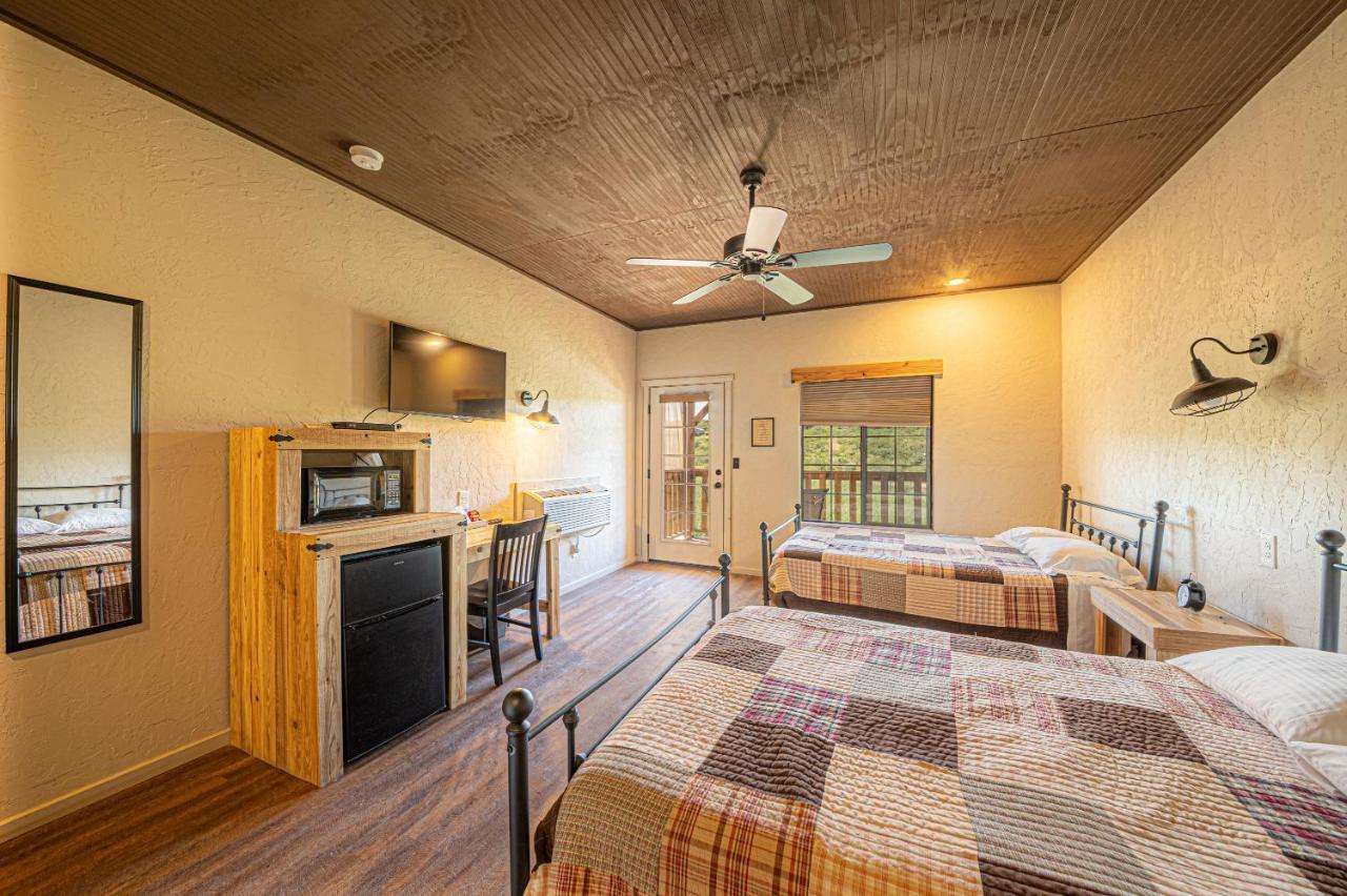 -Pet Friendly- Miners Cabin #5 -Two Double Beds - Private Balcony Tombstone Dış mekan fotoğraf