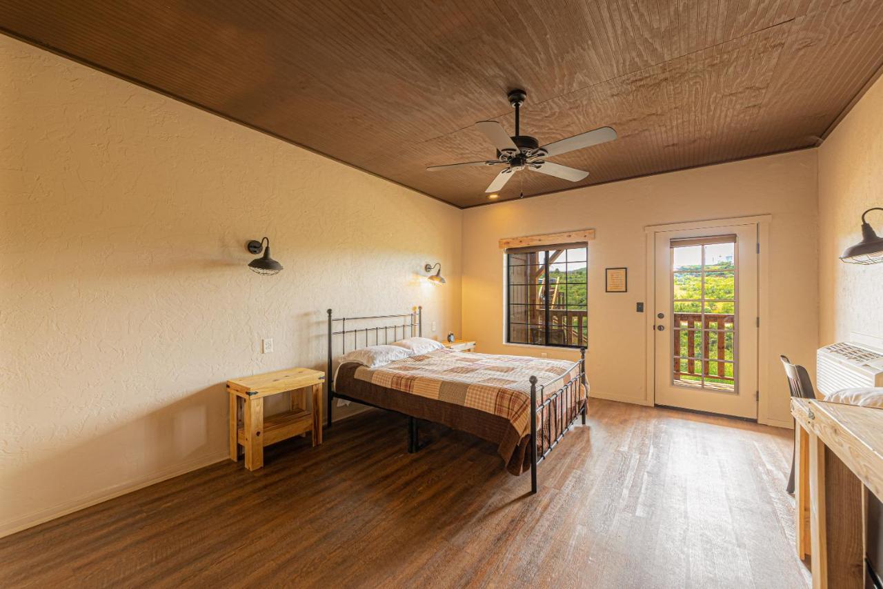 -Pet Friendly- Miners Cabin #5 -Two Double Beds - Private Balcony Tombstone Dış mekan fotoğraf